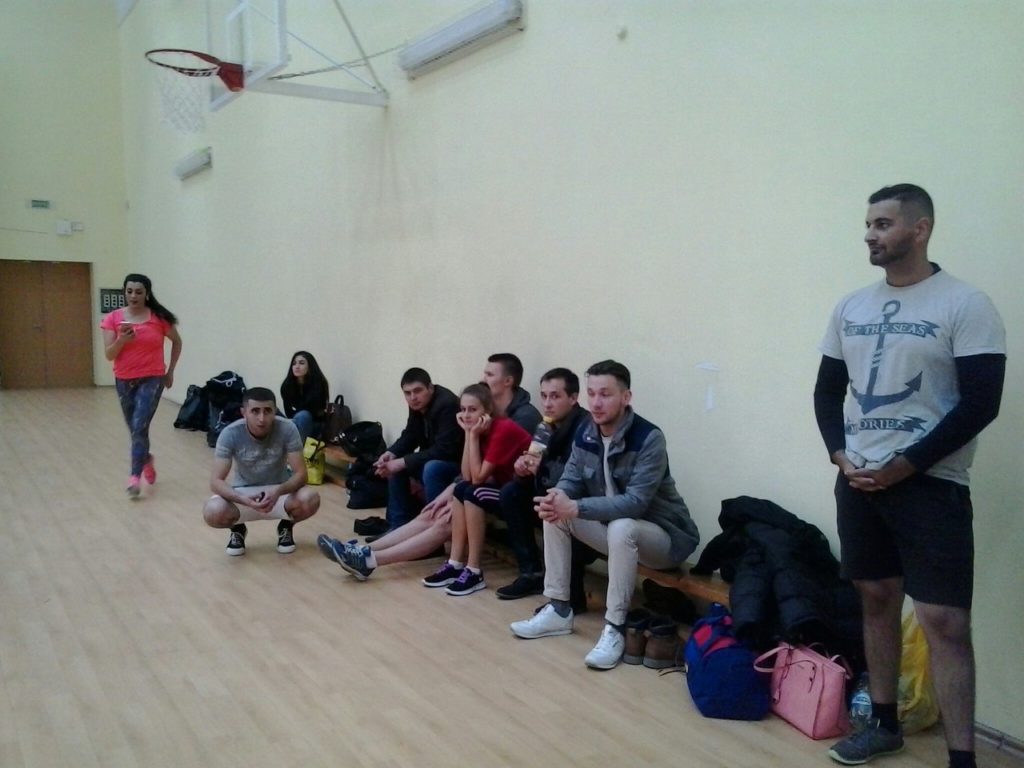 И поиграть, и поболеть